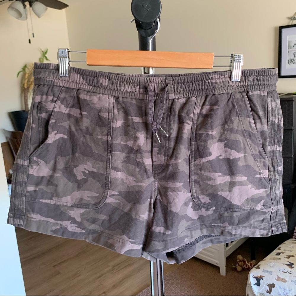 Athleta Camo Farallon Short 14